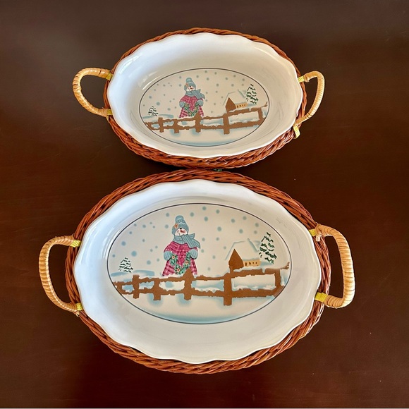 Set of 2 Stoneware Christmas Snowwoman Baking/Serving Dishes With Nesting Basket - Picture 4 of 9